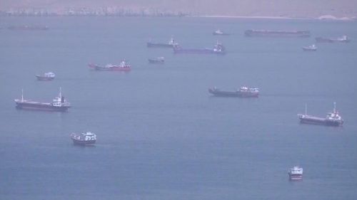 Mỹ và Iran đang đưa ra các tuyên bố trái ngược về quyền kiểm soát eo biển Hormuz. Ảnh: Reuters