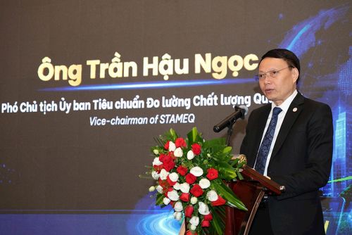 Ông Trần Hậu Ngọc, Phó Chủ tịch Ủy ban Tiêu chuẩn Đo lường Chất lượng Quốc gia phát biểu khai mạc hội thảo. Ảnh: Truyền thông KHCN