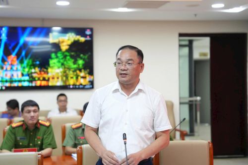 Đại biểu chuyên trách Đoàn đại biểu Quốc hội thành phố Hà Nội Nguyễn Ngọc Việt tham gia thảo luận. Ảnh: Phương An