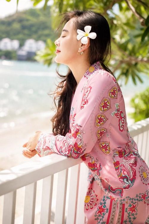 Trong thời gian tạm xa phim ảnh, Phương Oanh tập trung phát triển công việc kinh doanh, xây dựng hình ảnh trên các nền tảng mạng xã hội và hợp tác với nhiều thương hiệu. Điều này giúp cô duy trì nguồn thu nhập ổn định mà vẫn có nhiều thời gian dành cho các con.