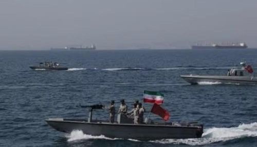 Ông Trump cũng cho biết Mỹ đang chuẩn bị giáng một đòn kinh tế mạnh vào Iran. Trước đó, Bộ trưởng Tài chính Mỹ Scott Bessent tuyên bố Washington sẽ áp đặt các biện pháp trừng phạt hà khắc chưa từng thấy đối với Tehran trong tuần tới.