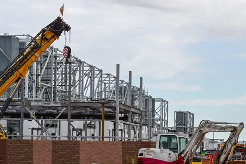  Một trung tâm dữ liệu của Amazon đang được xây dựng tại hạt Maricopa, Arizona (Mỹ). Ảnh: Zuma Press. 