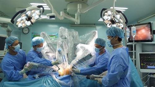 Phẫu thuật robot ở Bệnh viện Bình Dân đa số cho bệnh lý ung thư. Ảnh: Nhung Trần.