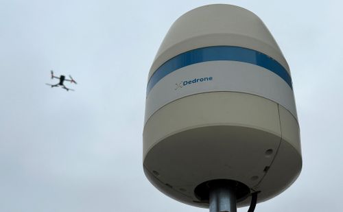  Sân bay Changi thiết lập hệ thống phát hiện drone tại sân bay. Ảnh: Reuters.