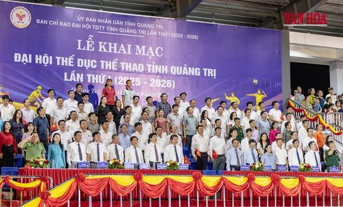 Thứ trưởng Bộ VHTTDL Hoàng Đạo Cương dự lễ khai mạc cùng lãnh đạo các cơ quan, ban ngành địa phương của tỉnh Quảng Trị