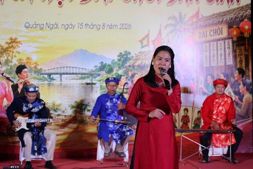 Tiết mục "Đêm trăng nhớ Bác" theo điệu Vọng Kim lang
