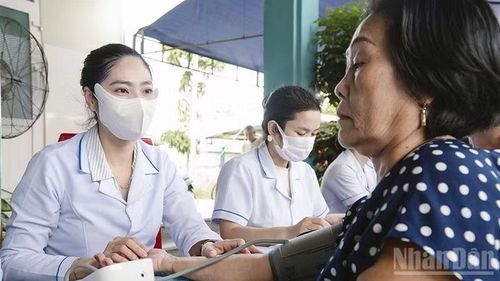 Chương khám sức khỏe định kỳ cho người dân Tam Hải, không chỉ phát hiện sớm bệnh, kết quả khám còn được cập nhật vào hệ thống dữ liệu y tế.