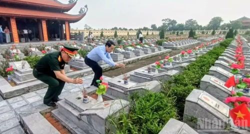 Nghĩa trang liệt sĩ xã Đông Hưng hiện có số lượng mộ cần lấy mẫu nhiều nhất tỉnh.