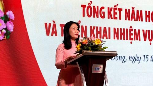 Bà Lê Thị Bích Liên, Giám đốc Sở Giáo dục và Đào tạo phát biểu.