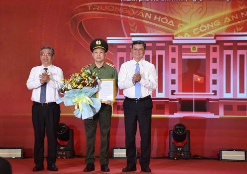 Lãnh đạo TPHCM trao quyết định thành lập Trường Tiểu học, Trung học cơ sở, Trung học phổ thông nội trú Văn hóa CAND V
