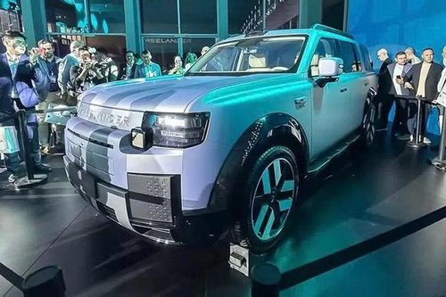 Hiện chưa rõ sau Trung Quốc, Freelander 8 có được bán ở những thị trường quốc tế hay không. Chỉ biết rằng, mẫu xe này là "canh bạc" lớn của Jaguar Land Rover tại thị trường Trung Quốc. Thậm chí, nhà máy của hãng còn dừng sản xuất các mẫu xe khác để tập trung vào Freelander 8.