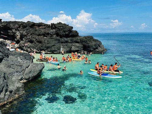 Đảo Bé (1 thôn Bắc An Bình) dịa điểm du lịch nổi tiếng của Lý Sơn được ví như Maldives của Việt Nam (ảnh Vân Anh)