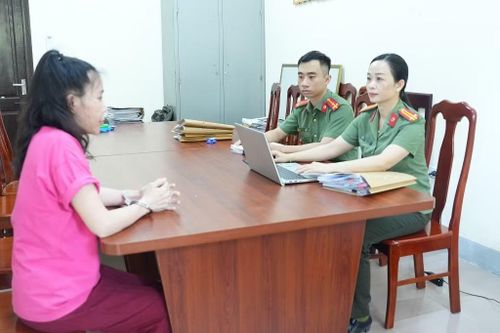 Cơ quan Công an lấy lời khai đối tượng Vũ Thị Hà.