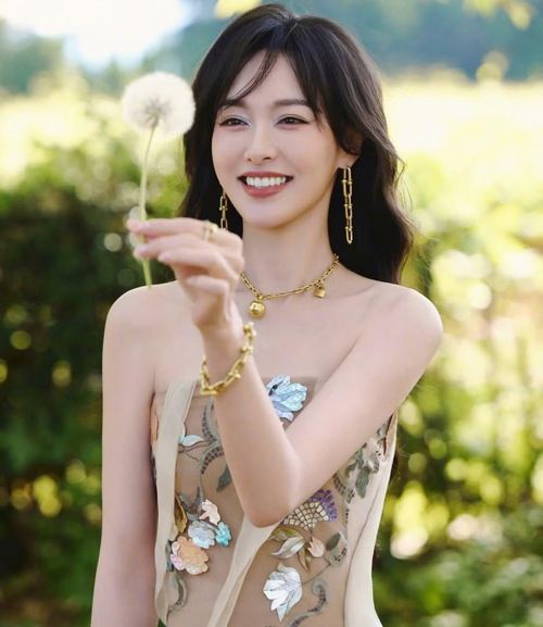 Đường Yên "mát tay" đầu tư, mua bất động sản tích lũy tài sản.