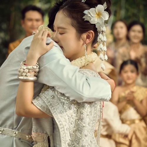 Phương Mỹ Chi hóa thân vào đám cưới đậm bản sắc Khmer Nam Bộ.