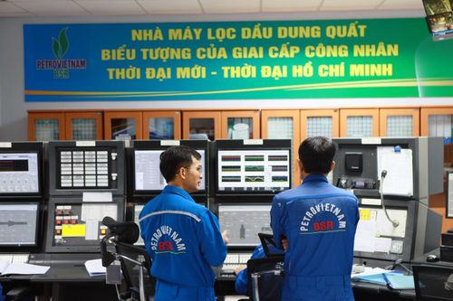Nhân sự làm việc tại NMLD Dung Quất.
