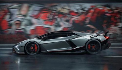 Revuelto SV có thể tăng tốc từ 0 lên 100 km/h trong 2,4 giây.