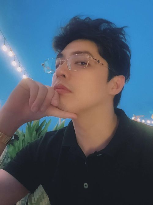 Ca sĩ Noo Phước Thịnh hài hước: "Vì lúc cần cả thế giới đều bận nên mình xin phép bận lại với cả thế giới".