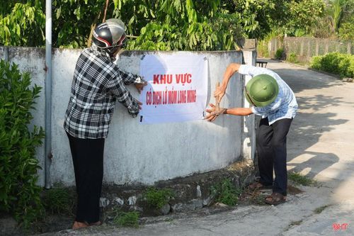 Người dân được khuyến cáo không thả rông gia súc, không chăn thả chung, không để trâu, bò khỏe tiếp xúc với đàn gia súc nghi mắc bệnh; đồng thời phải báo ngay cho chính quyền khi phát hiện gia súc có biểu hiện bất thường.