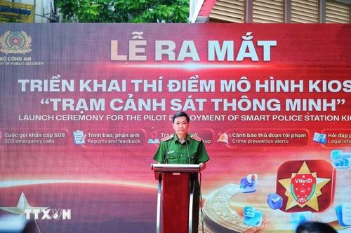 Thiếu tướng Nguyễn Mạnh Hùng, Phó Cục trưởng Cục Cảnh sát quản lý hành chính về trật tự xã hội (Bộ Công an) phát biểu tại Lễ ra mắt triển khai thí điểm mô hình Kiosk “Trạm Cảnh sát thông minh”. (Ảnh: Phạm Tuấn Anh/TTXVN)