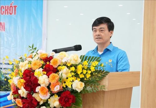 Phó Chủ tịch Tổng Liên đoàn Lao động Việt Nam Lê Văn Nghĩa phát biểu tại chương trình.