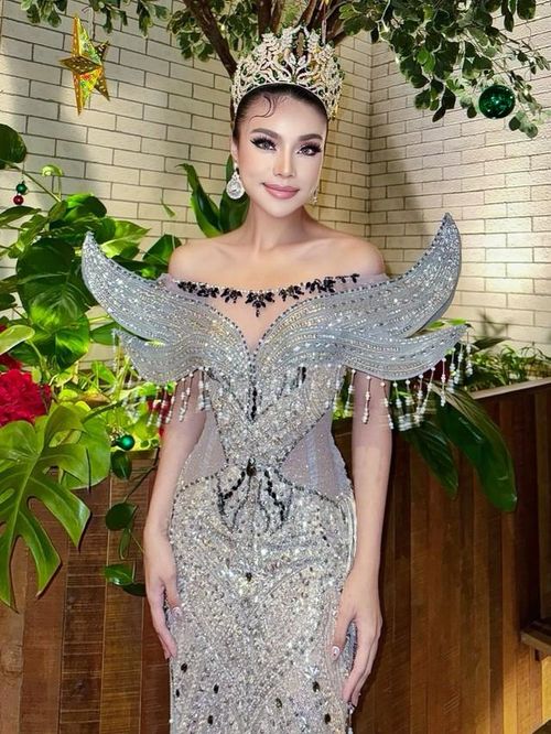 Putri Andriani Juficha đăng quang Miss Earth Indoneisa 2025. Ảnh: Internet.