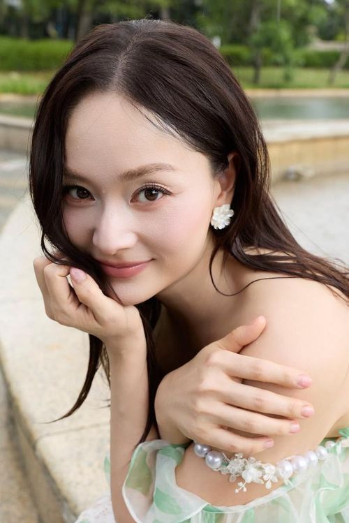 Lan Phương hiện cân bằng lịch trình nghệ thuật với việc chăm sóc Lina và Mia, ưu tiên dành thời gian cho các con mỗi khi trở về nhà. Ảnh: FBNV.