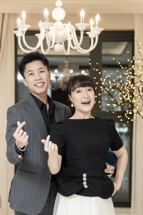 Sự kết hợp của Vân Dung và Long Vũ trong Mùa hè năm ấy nhận được nhiều phản hồi tích cực từ khán giả, đặc biệt bởi màn tung hứng tự nhiên của hai mẹ con cả trên phim lẫn mạng xã hội. Ảnh: FBNV.