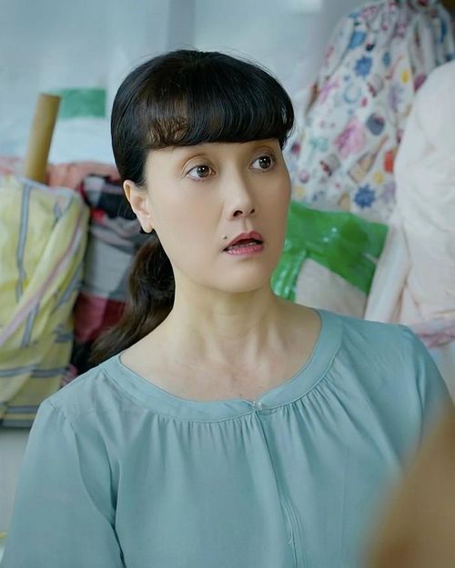 Chia sẻ hài hước của Vân Dung về mối quan hệ giữa Khánh và Phương khiến khán giả tò mò về những diễn biến tiếp theo của bộ phim. Ảnh: VFC.