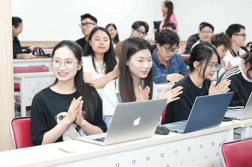 Ngành Quản trị Kinh doanh giúp sinh viên có nhiều lợi thế sau khi tốt nghiệp. Ảnh minh họa