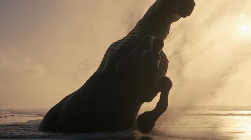 Hình tượng "Ngựa thành Troy" được Christopher Nolan tái hiện theo cách khác biệt trong phim. Ảnh: NSX
