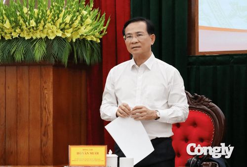 Chủ tịch UBND tỉnh Hồ Văn Mười phát biểu chỉ đạo tại buổi làm việc.