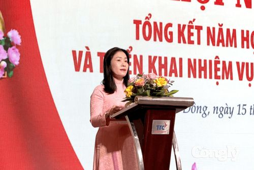 Giám đốc Sở Giáo dục và Đào tạo Lê Thị Bích Liên phát biểu tại Hội nghị.