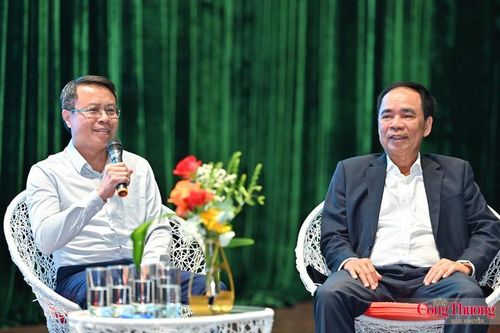 Theo ông Đoàn Ngọc Dương, Phó Viện trưởng Viện Năng lượng (bên trái), điện khí LNG hỗ trợ an toàn hệ thống điện và thúc đẩy quá trình chuyển dịch năng lượng sạch hơn.
