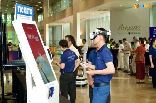 Trải nghiệm công nghệ mới trong cuộc họp báo tại Cung Hội nghị Quốc tế Ariyana Đà Nẵng trước khi diễn ra HORECFEX Vietnam 2026. Ảnh: ĐOÀN HẠO LƯƠNG