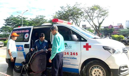 Câu lạc bộ Chuyến xe Vạn Tình 0 đồng hỗ trợ bệnh nhân khó khăn trên hành trình chuyển viện hoặc trở về nhà. Ảnh: do nhân vật cung cấp