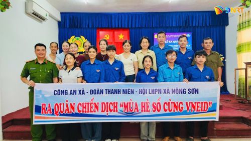 Xã Nông Sơn thành lập 13 tổ công tác hỗ trợ trực tiếp người dân sử dụng các tiện ích số trong đời sống hằng ngày. Ảnh: Thu Phương