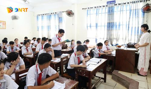 Năm học 2025 - 2026, ngành giáo dục đột phá về tỷ lệ đạt chuẩn đào tạo của giáo viên. TRONG ẢNH: Cô và trò Trường THCS Nguyễn Lương Bằng (phường Liên Chiểu) trong một giờ học. Ảnh: NGỌC HÀ