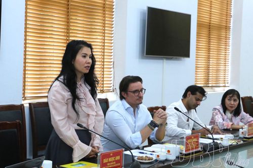 Bà Đào Ngọc Anh, Tổng Giám đốc Công ty Cổ phần Cà phê Detech, phát biểu tại buổi làm việc.