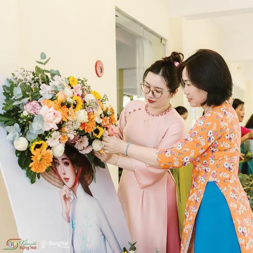 Ngày 8-3. Ảnh: Nguyễn Thái Châu (chụp tại phường Trấn Biên)
