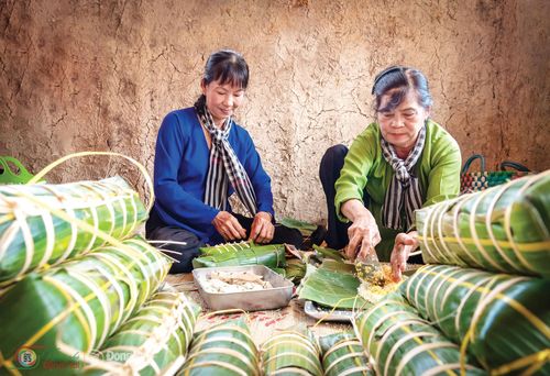 Gói bánh tét. Ảnh: Nguyễn cao Quý (chụp tại phường Long Khánh)