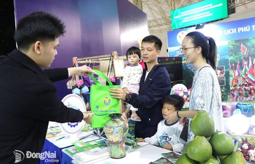 Gian hàng quảng bá sản phẩm du lịch của Đồng Nai tại Lễ hội mùa thu Hà Nội năm 2025 do Trung tâm Xúc tiến, đầu tư, thương mại và du lịch Đồng Nai thực hiện.