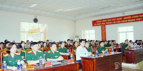 Quang cảnh buổi khai mạc phẫu thuật mắt miễn phí.