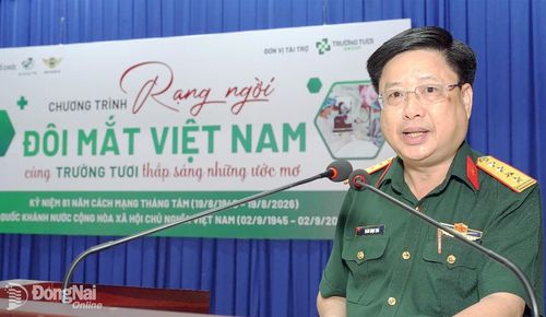 Đại tá Đoàn Ngọc Quả, Phó Tư lệnh Binh đoàn 16 phát biểu tại buổi khai mạc phẫu thuật mắt.
