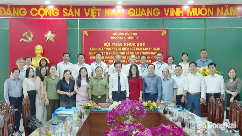 Các đại biểu dự hội thảo. Ảnh: Văn Đoàn