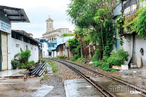 Đường sắt đoạn đi ngang qua khu Đề Pô.