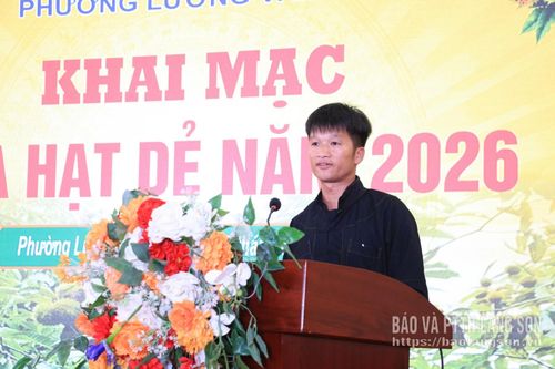 Đại diện nhà vườn trồng dẻ phát biểu tại chương trình