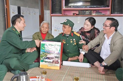Dành tình cảm tri ân cho gia đình chính sách.