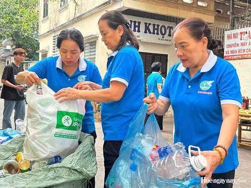 Cán bộ Hội phụ nữ cơ sở thực hiện tốt vai trò tuyên truyền bình đẳng giới trong các hoạt động phong trào.