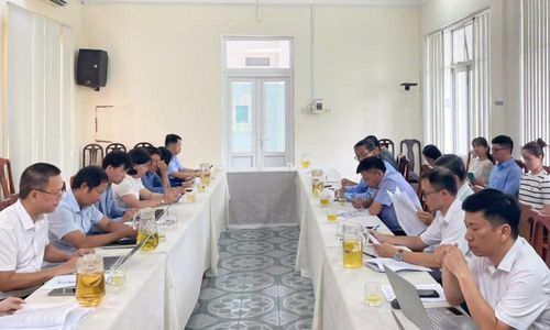 Các đại biểu tham dự buổi làm việc.